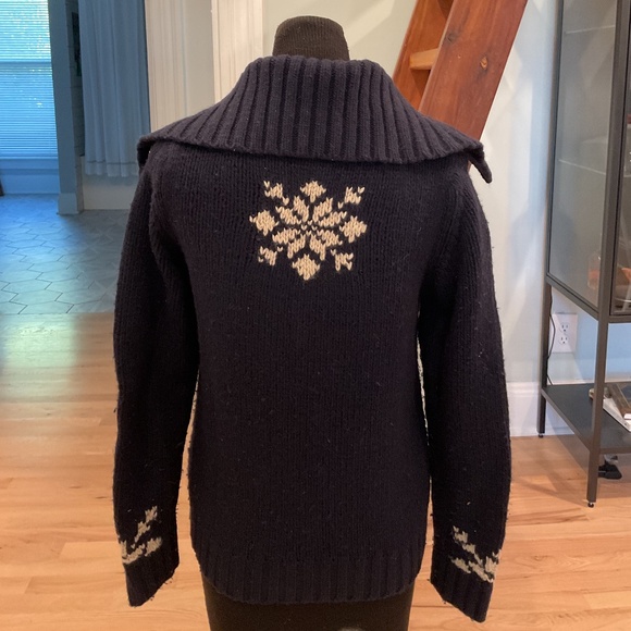 Eddie Bauer Navy Blue Snowflake Sweater - Picture 2 of 6